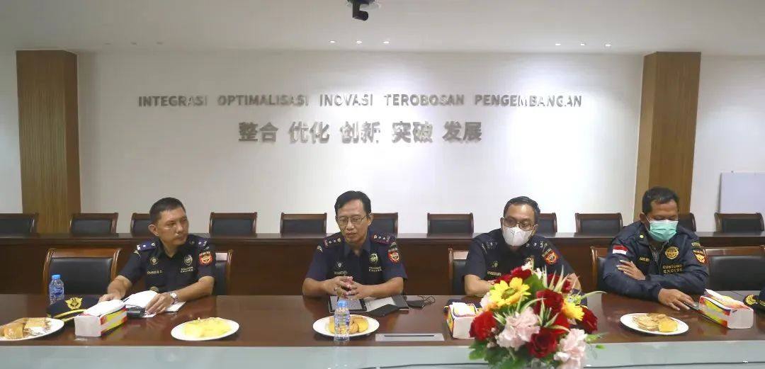 丹绒槟榔海关长特里·哈尔塔纳一行到印尼宾坦氧化铝公司调研