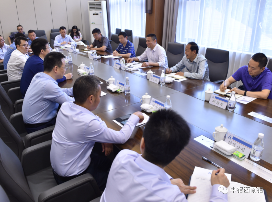 西南铝领导会见四川中航董事长孙淮龙