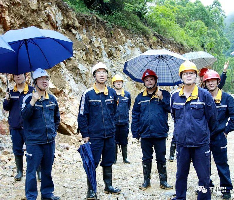 中铝股份广西分公司总经理黄卫平到教美铝土矿山建设项目施工现场调研
