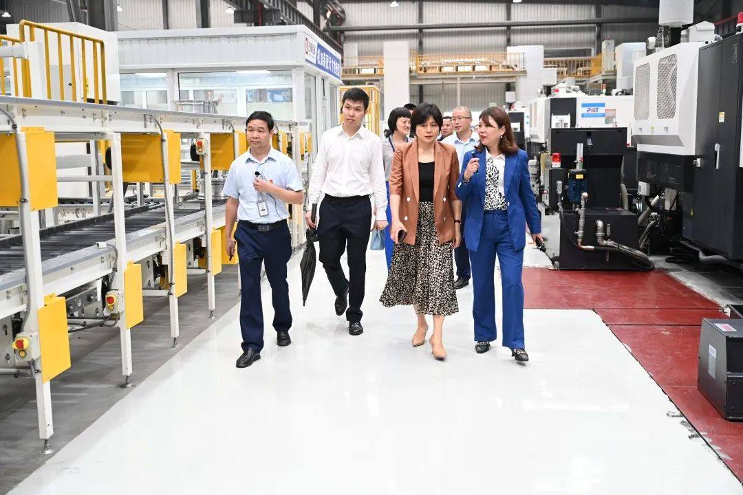 光大银行南宁分行行长甘欣一行到吉利百矿走访调研