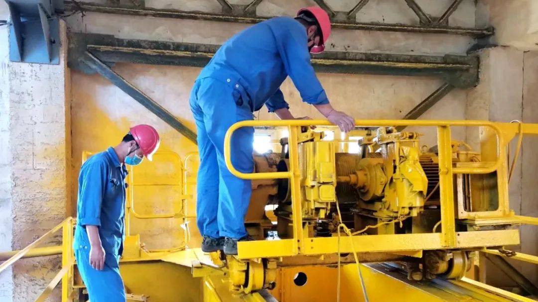 宏躍集團電解鋅廠電解作業區開展節前安全大檢查