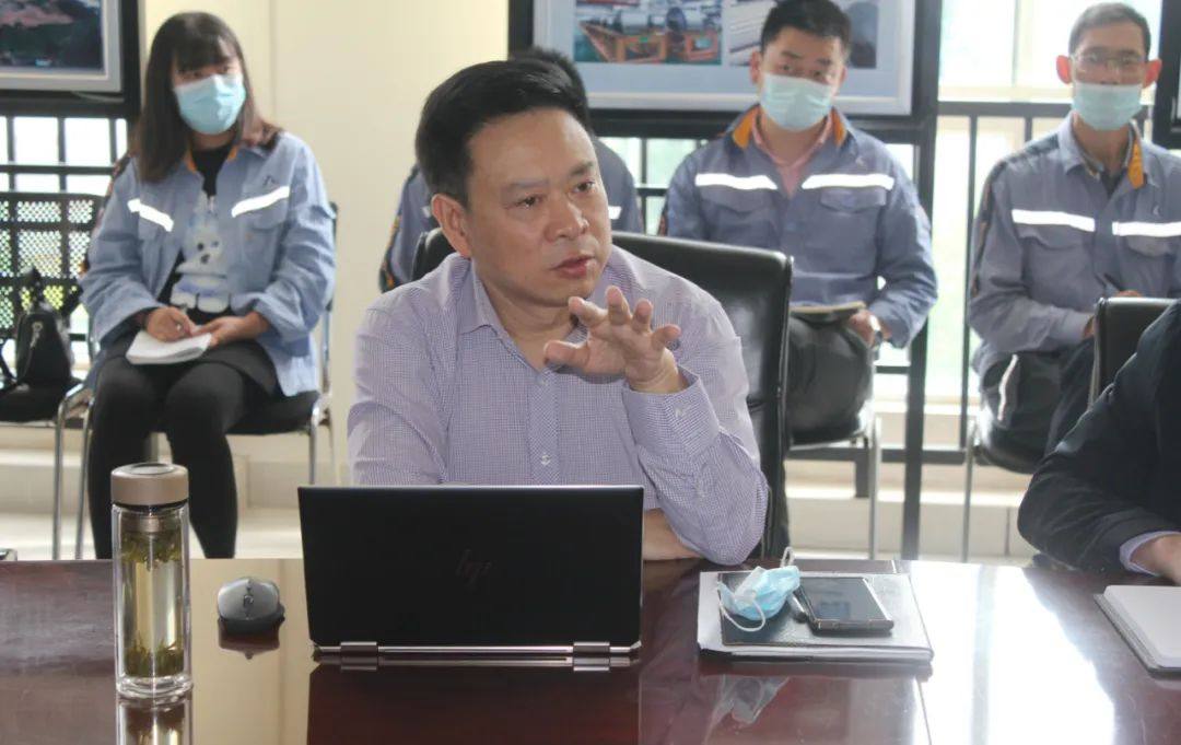 中铝铝箔党委书记、执行董事邓占树一行到浩鑫铝箔开展“双创”大讨论专题调研