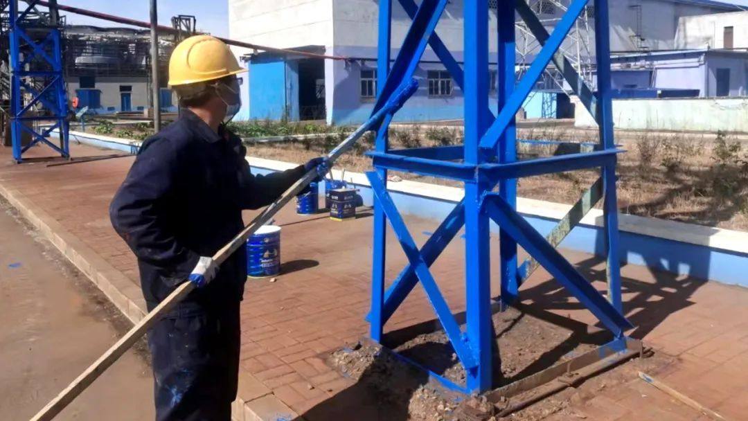 宏躍集團電解鋅廠鋅品作業區開展防鏽作業  確保雨季設備安全