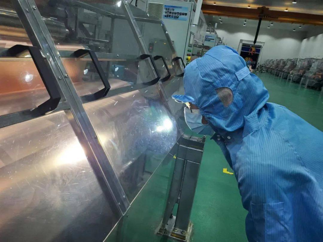 江铜铜箔首卷万米4μm极薄锂电铜箔顺利下卷