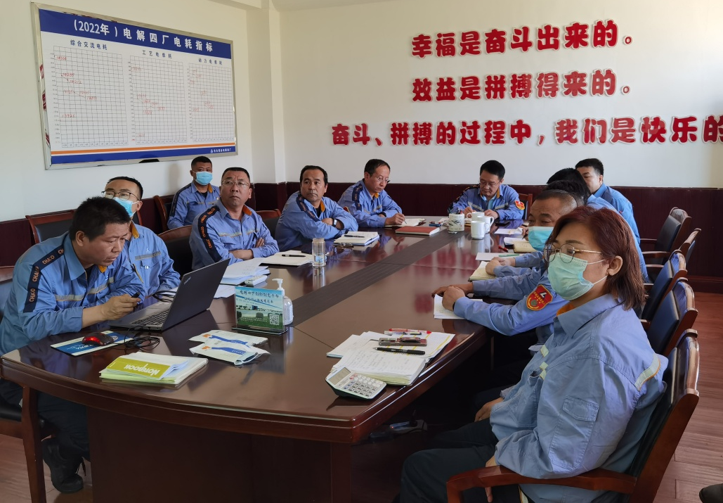 包头铝业领导蒲铭到电解四厂指导全要素对标工作