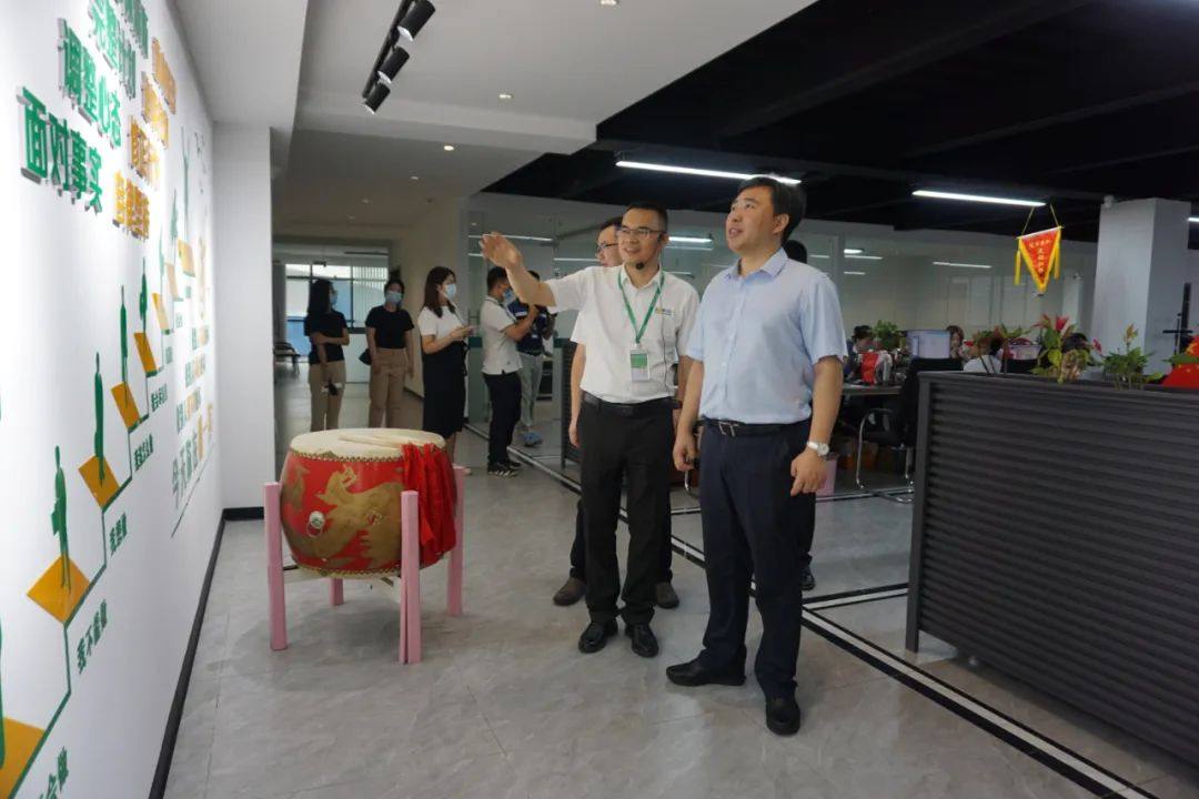 大沥镇稳企调研组莅临南北旺全铝家居调研