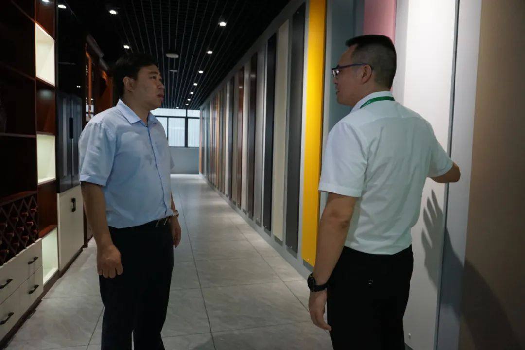 大沥镇稳企调研组莅临南北旺全铝家居调研