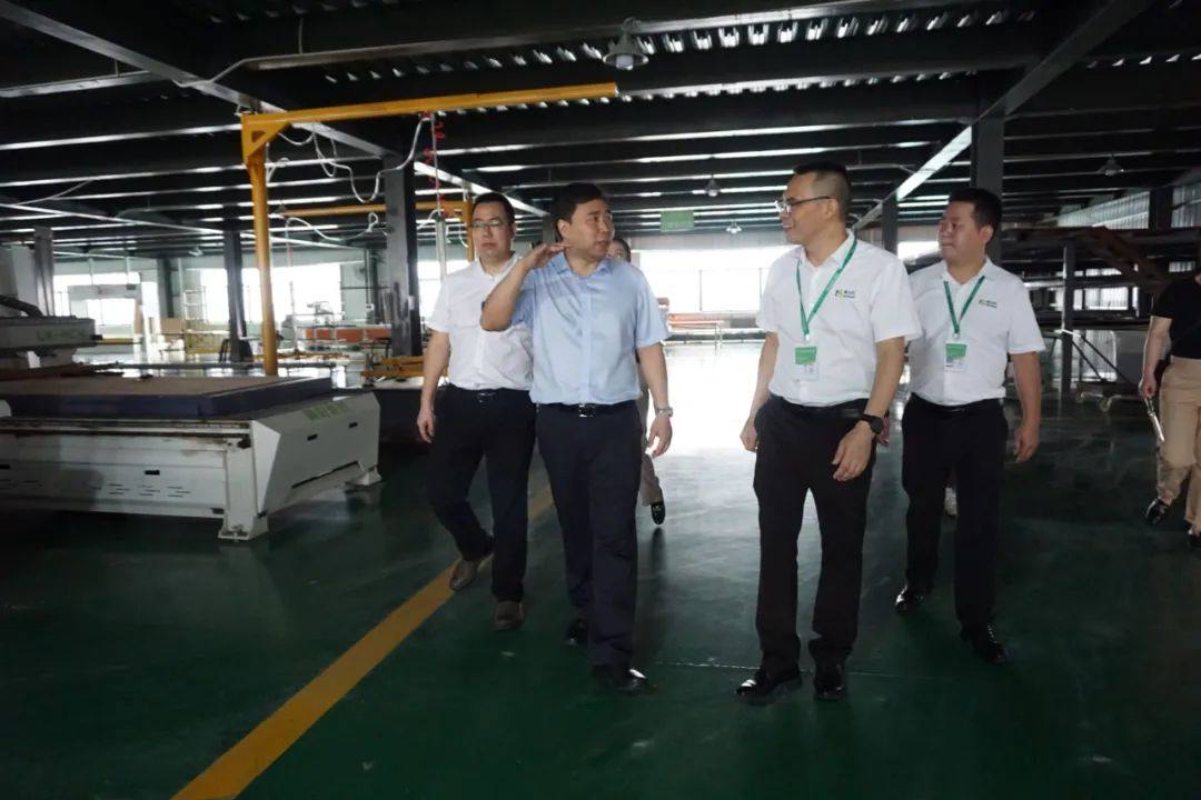 大沥镇稳企调研组莅临南北旺全铝家居调研