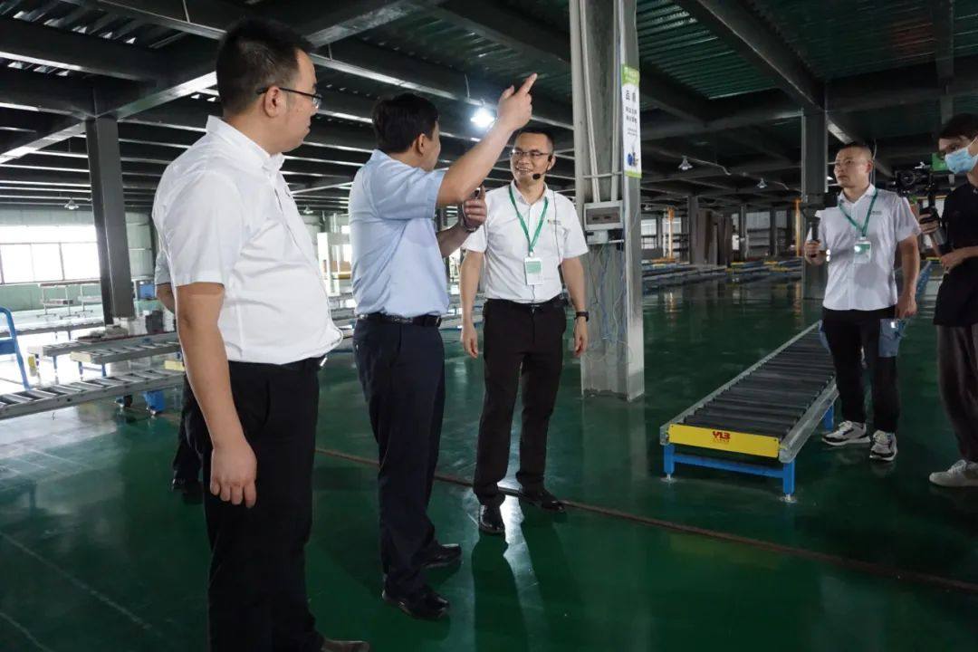 大沥镇稳企调研组莅临南北旺全铝家居调研