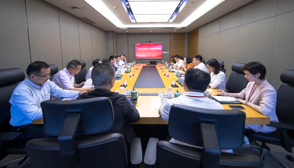 贵州省铜仁市委副书记、市长皮贵怀到海亮集团考察