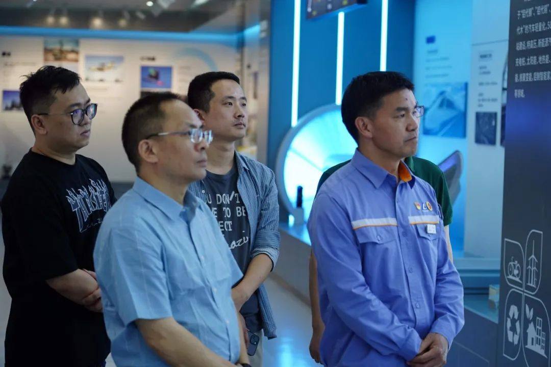 杭氧集团杭氧物资有限公司总经理舒伟萍一行到中铝东轻交流访问