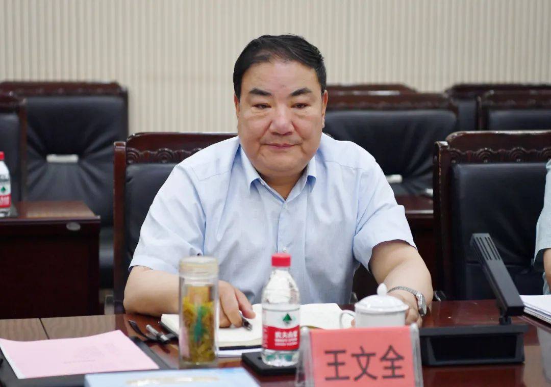 陇南市政协副主席、成县县委书记王文全来白银集团考察