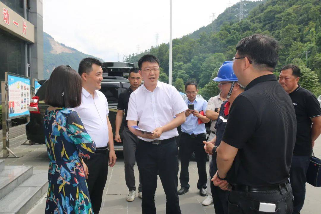 千人助萬企 暖心服務隊走進阿壩鋁廠送政策、送服務