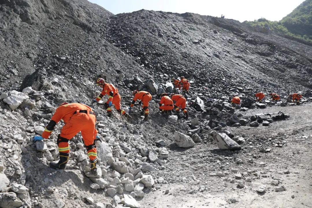 白银有色厂坝矿开展矿山边坡垮塌应急救援演练