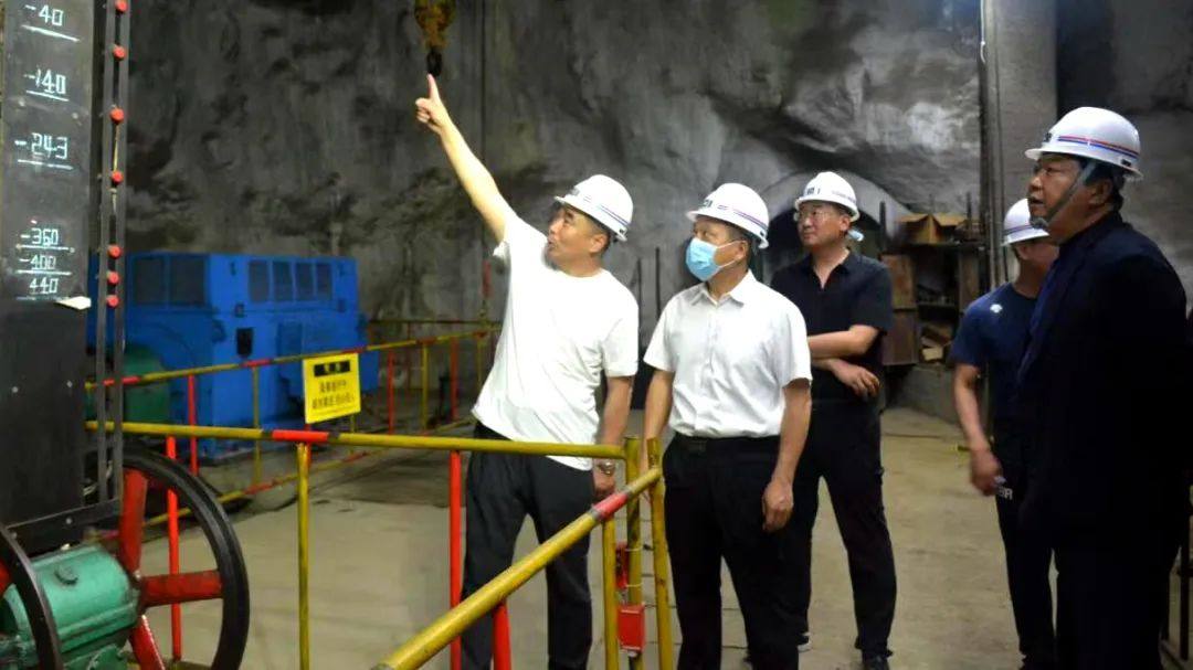 建昌縣縣長張宜洋一行到馬道礦業公司、八家礦業公司調研