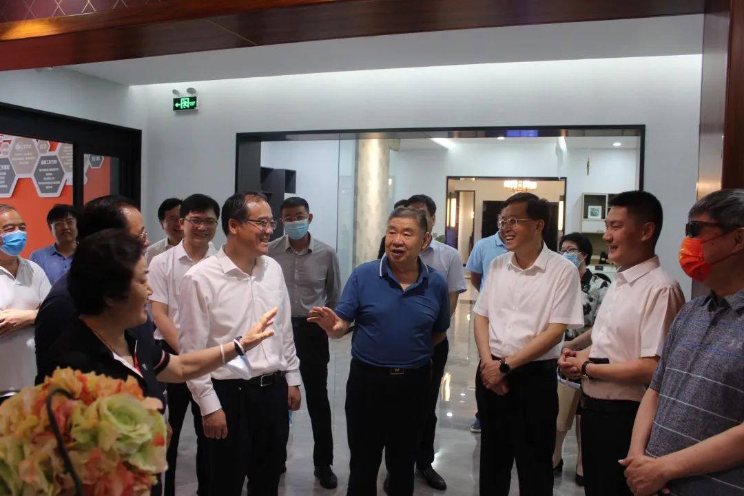 滨州市退休干部到方霖铝业公司调研