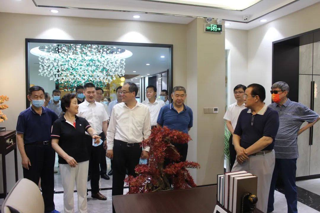滨州市退休干部到方霖铝业公司调研