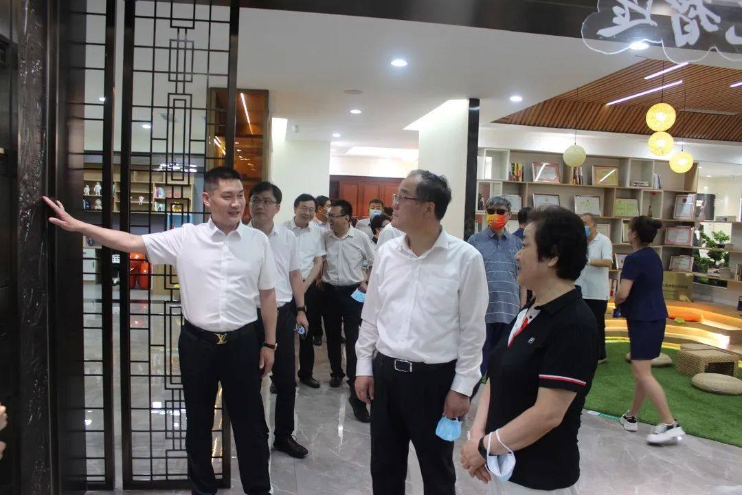 滨州市退休干部到方霖铝业公司调研