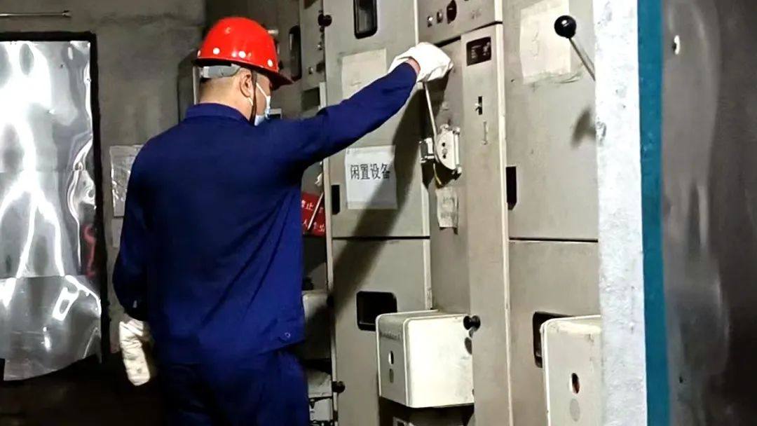 宏躍集團電解鋅廠極板作業區開展空壓機火災反事故演練
