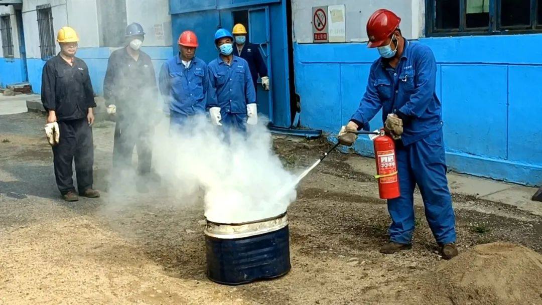 宏躍集團電解鋅廠極板作業區開展空壓機火災反事故演練
