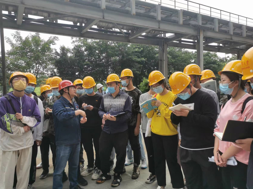 重庆大学材料科学与工程学院师生到旗能电铝公司开展认识实习