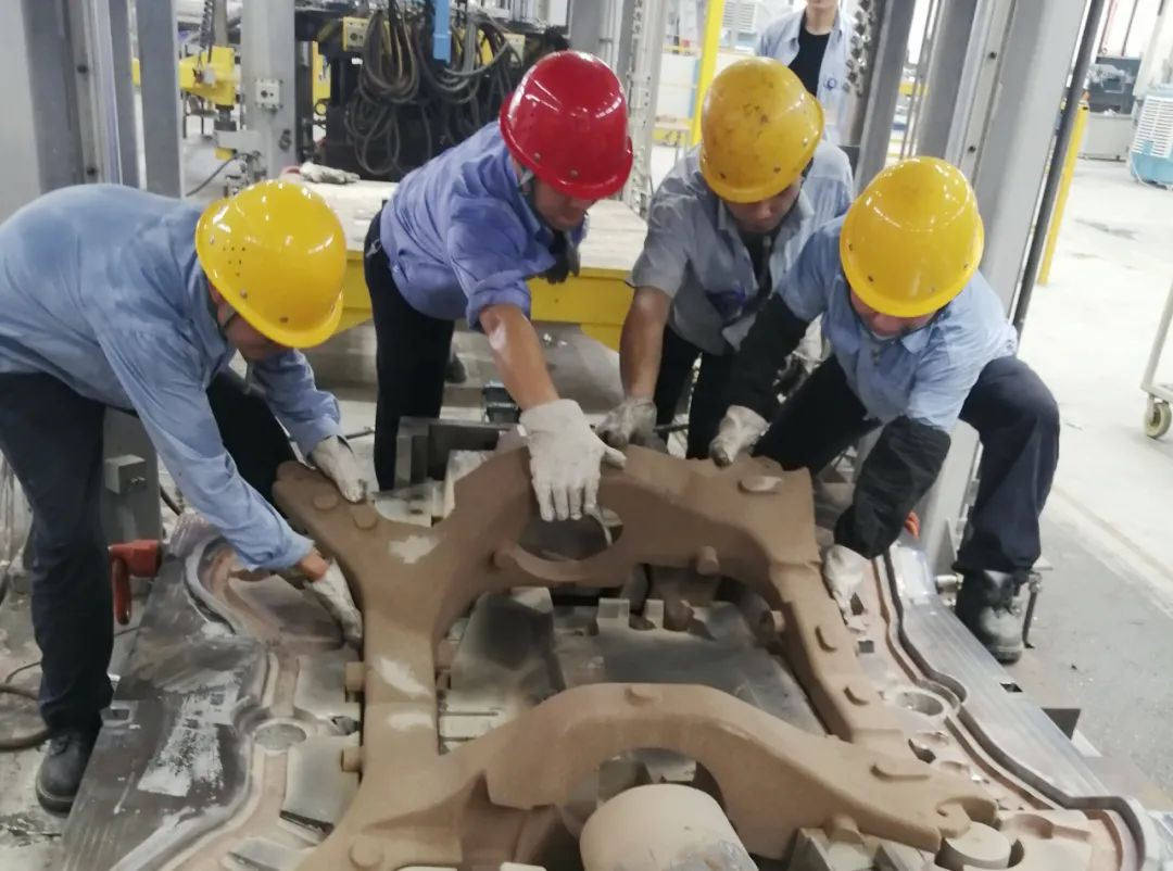 湖北航特成功试制大型一体化铸造铝合金副车架