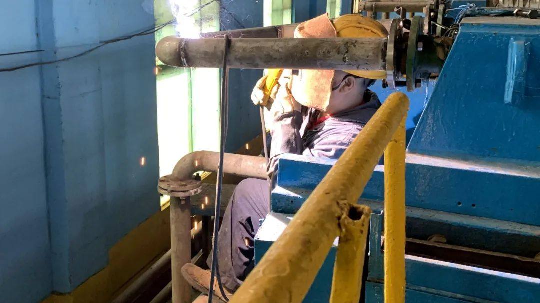 宏跃集团电解锌厂浸出作业区完成后液管路更换