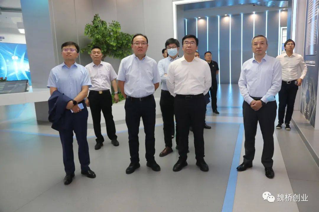 魏桥创业集团与华人运通集团签署战略合作协议