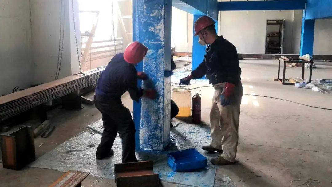 宏跃集团筑炉修建厂完成电解铜电解柱防腐