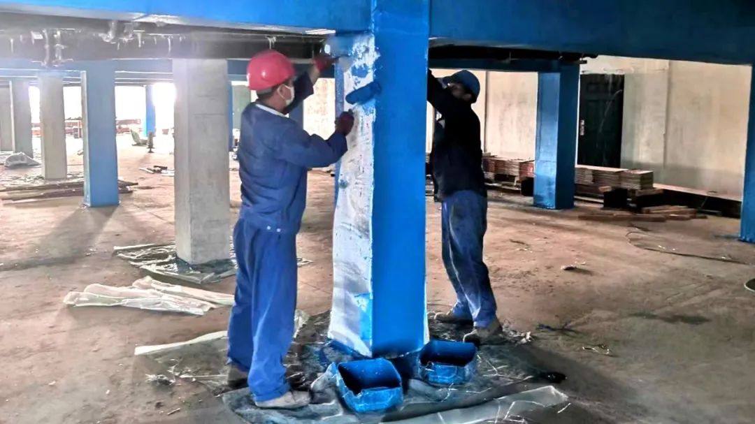 宏跃集团筑炉修建厂完成电解铜电解柱防腐