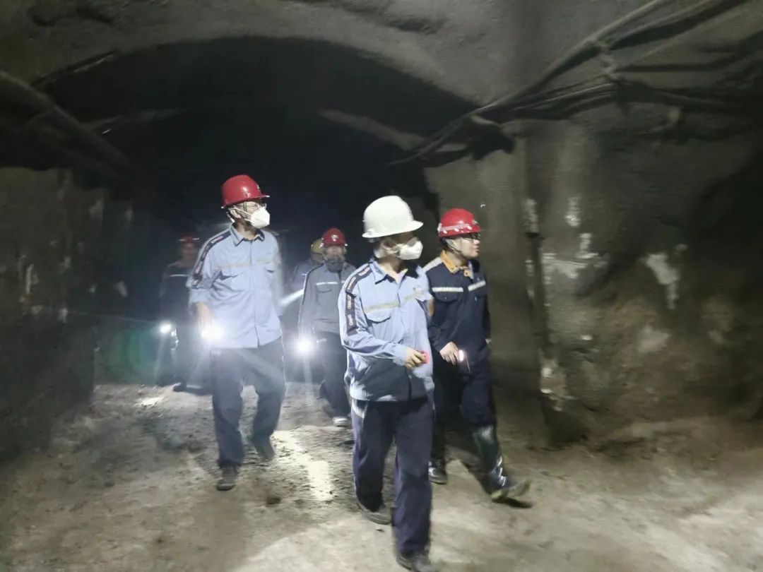 華興鋁業公司領導到奧家灣一號礦進行安全檢查
