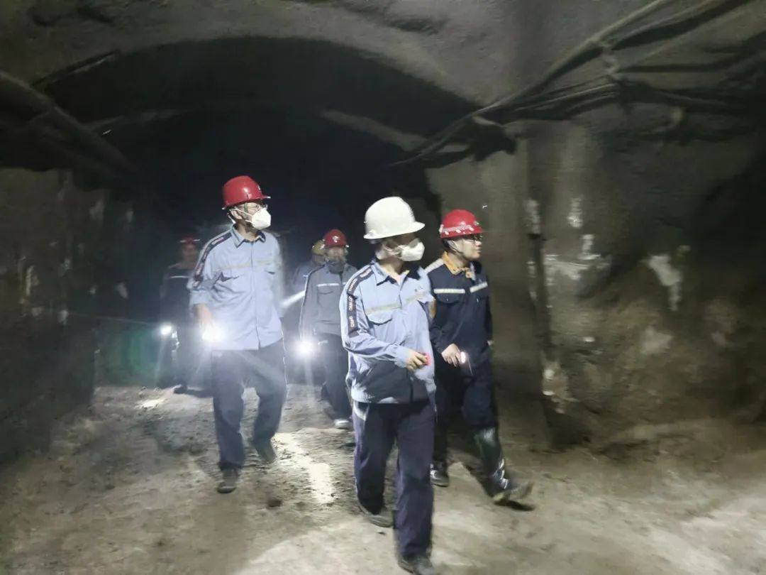 華興鋁業公司領導到奧家灣一號礦進行安全檢查