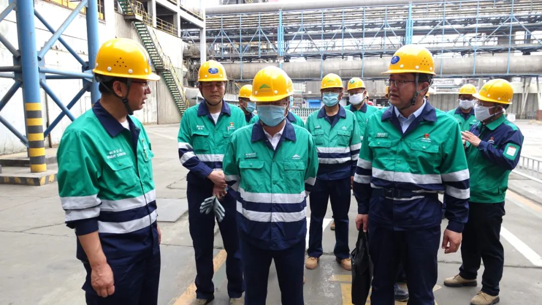 金川集團總經理李尚勇到銅業公司合成爐系統檢修現場檢查指導工作