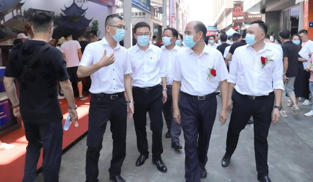 第二十屆中國（鳳池）鋁門窗建築裝飾博覽會盛大開幕