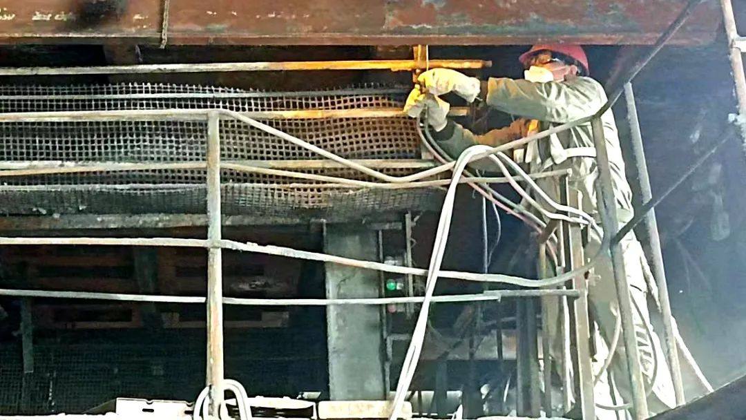 宏躍集團精鋅廠檢修作業區完成蒸餾系統吊車軌道更換