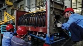 中铝西北铝动力保障部电气工区对45MN挤压机铸锭感应加热炉进行维修