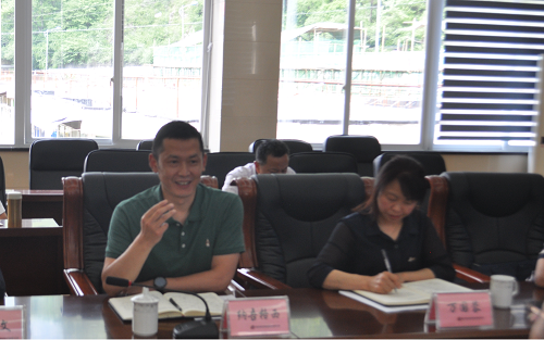里伍铜业公司党委召开7月中心组专题学习会