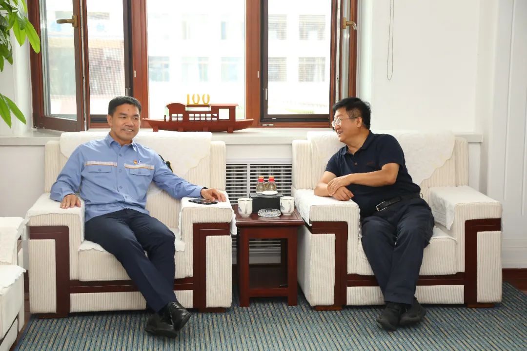 陝西飛機有限責任公司副總經理鄒碩一行到中鋁東輕交流訪問