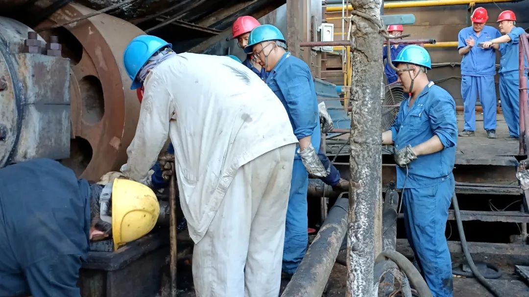 宏躍集團電解鋅廠極板作業區完成62米揮發窯託輪檢修