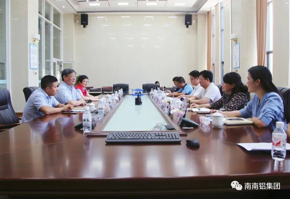 自治区发展改革委一级巡视员严伯贵一行到南南铝调研