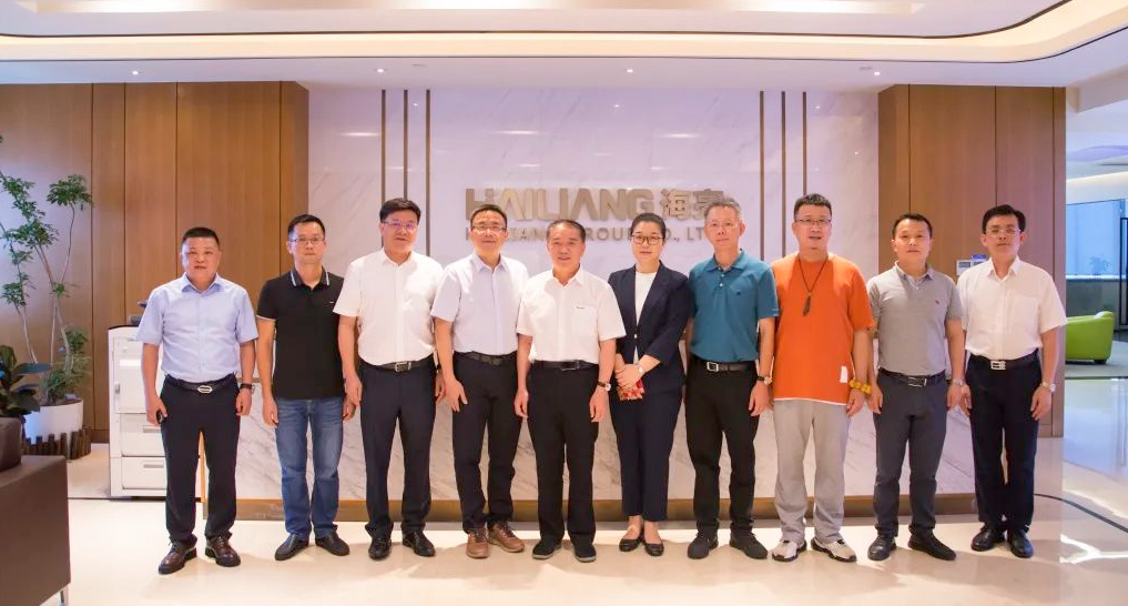 民建广西区委专职副主委沈小松到海亮集团考察
