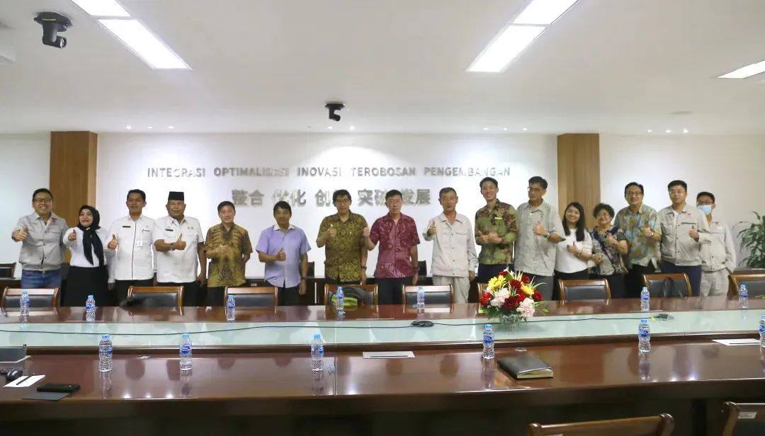 新加坡共和理工学院校长杨立标一行到访印尼宾坦氧化铝公司座谈交流