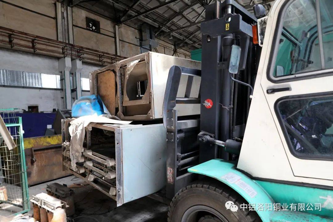 中铝洛阳铜业有限公司串联轧机电机区域废品备件有序清理
