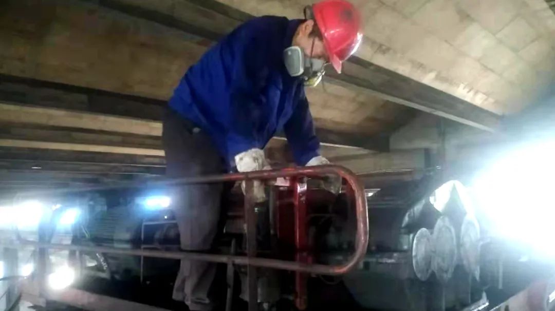 宏跃集团铅锌厂供料作业区高温季节坚持员工健康和生产稳定两手抓