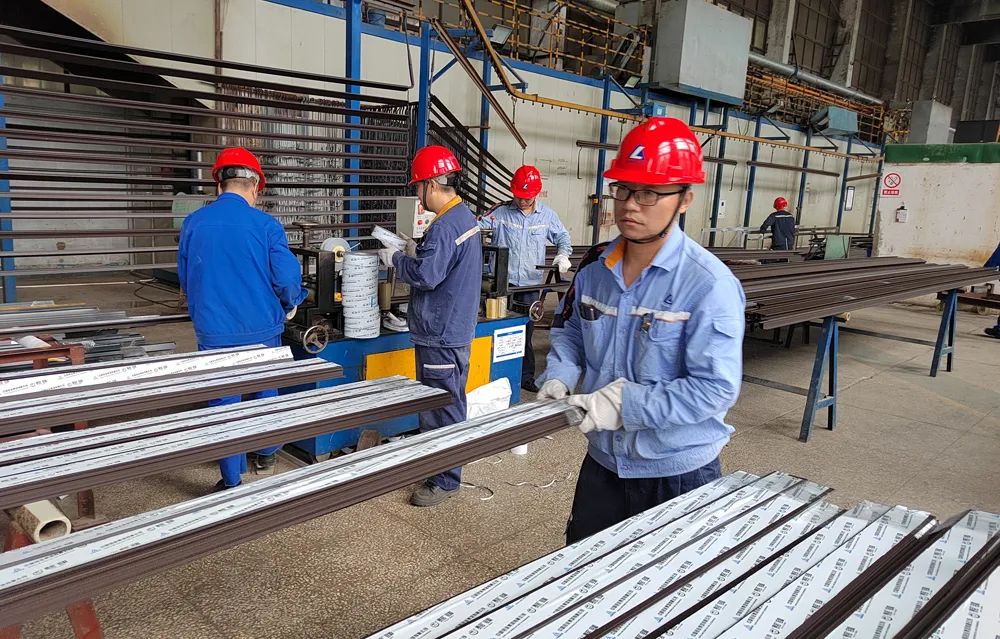 貴州鋁廠新材料分公司“優標降本提產銷”勞動競賽側記