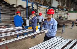 贵州铝厂新材料分公司“优标降本提产销”劳动竞赛侧记