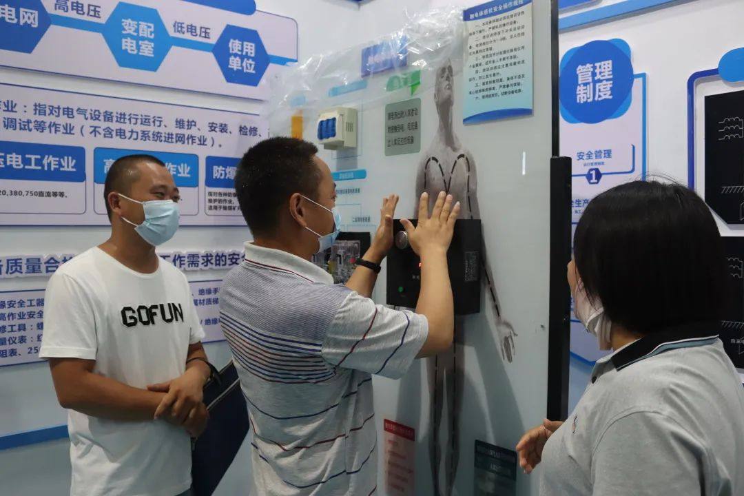 三门峡市工贸企业安全生产对标提升现场推进会在三门峡戴卡公司成功举办