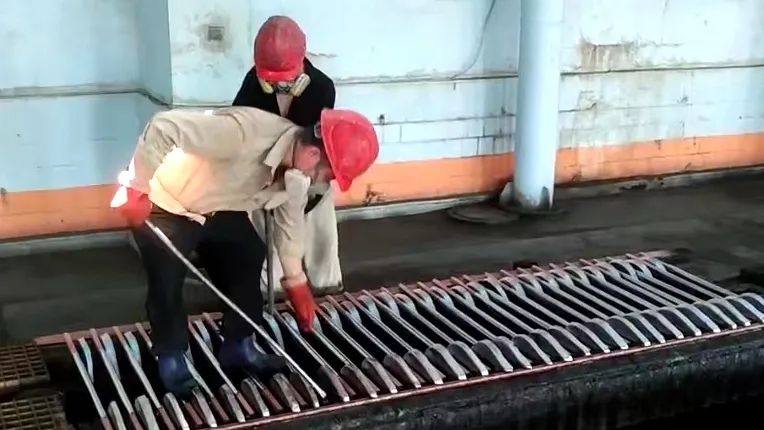 宏跃集团铅锌厂电铅作业区强化高温季节安全生产