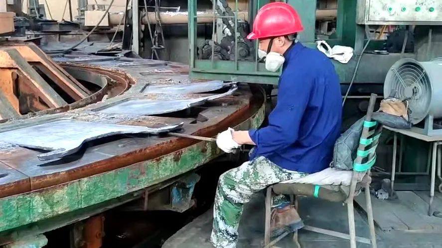 宏跃集团铅锌厂电铅作业区强化高温季节安全生产