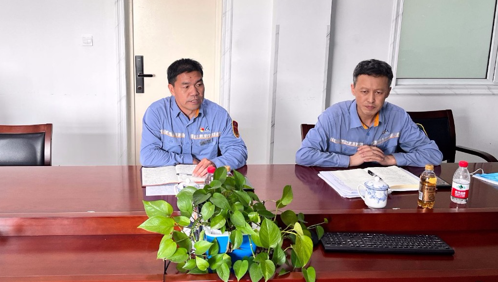 中铝东轻总经理张荣旺到中厚板厂调研